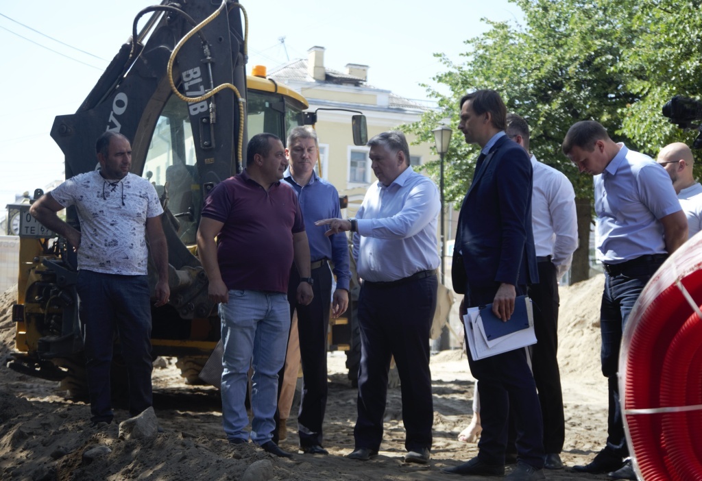 Глава Твери Алексей Огоньков проверил, как преображают Трёхсвятскую