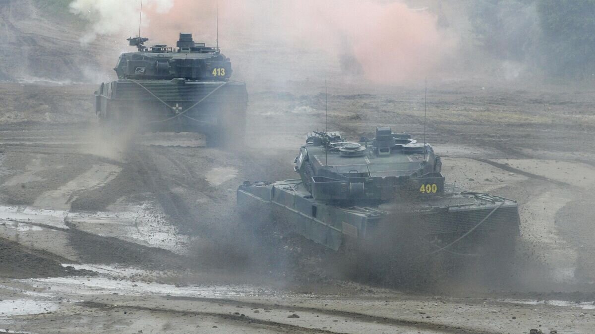    Немецкие танки Leopard 2 A6 на военном полигоне в Мюнстере© AP Photo / Joerg Sarbach