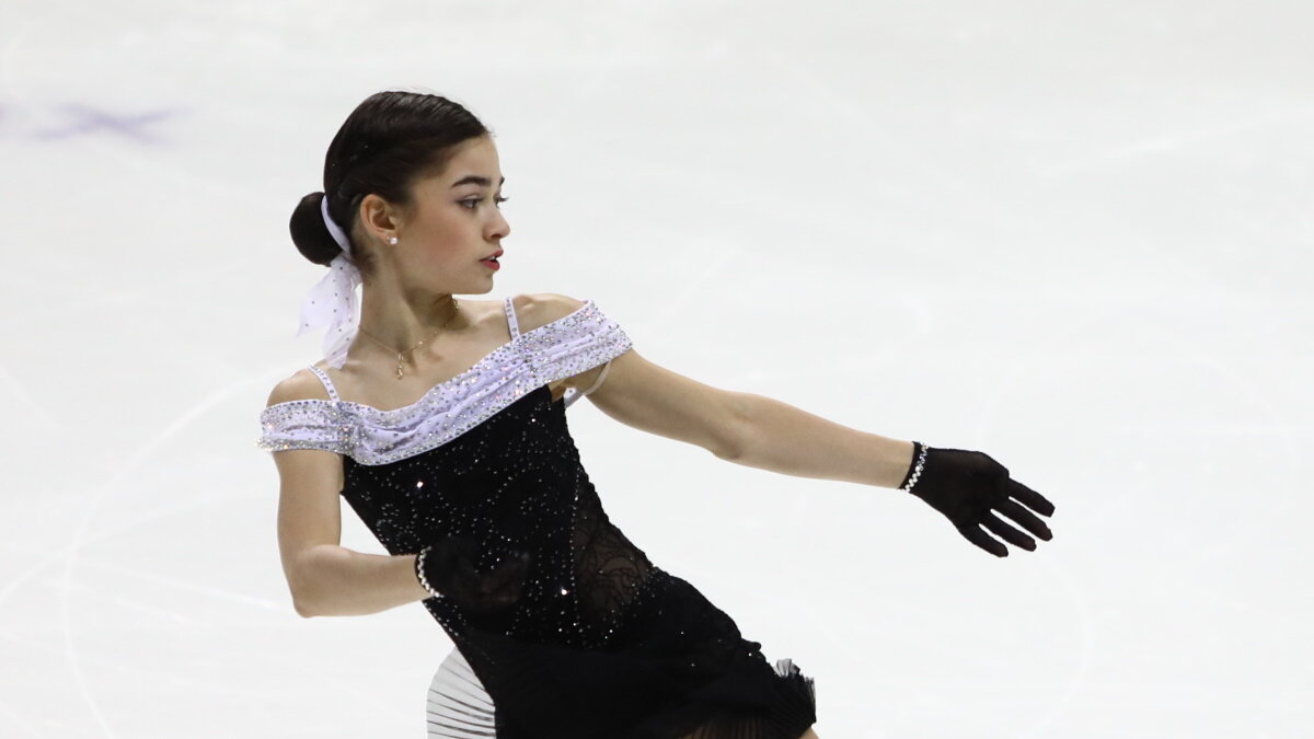    Аделия Петросян с ошибкой выкатала короткую программу на чемпионате России в Красноярске. Фото: Мария ЛЕНЦ