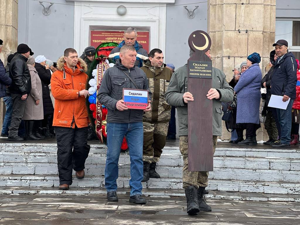    В Оренбургской области в последний путь проводили погибших на спецоперации