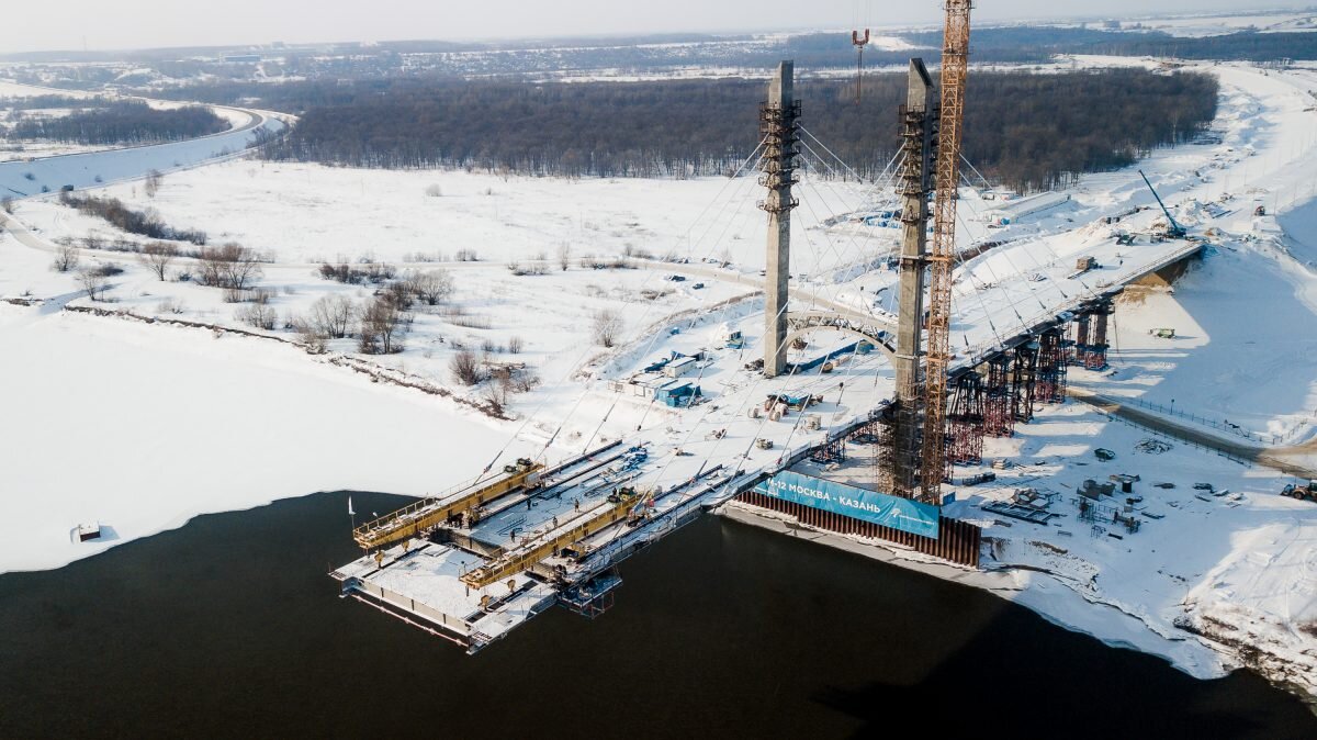    Всего строители смонтировали 13 из 17 блоков: с правого берега – семи, с левого – шести Анастасия Красушкина