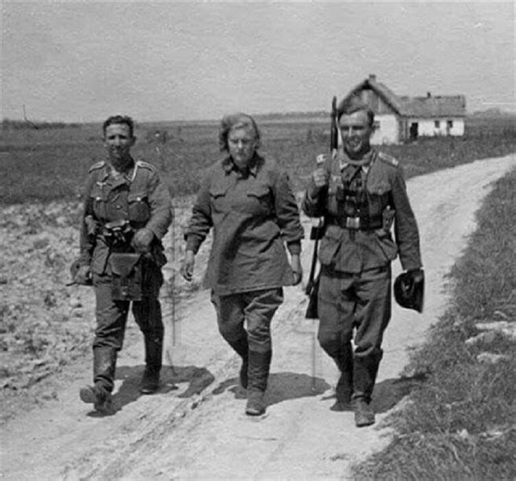 Русские в плену у австрийцев. - [СПб., 1916].