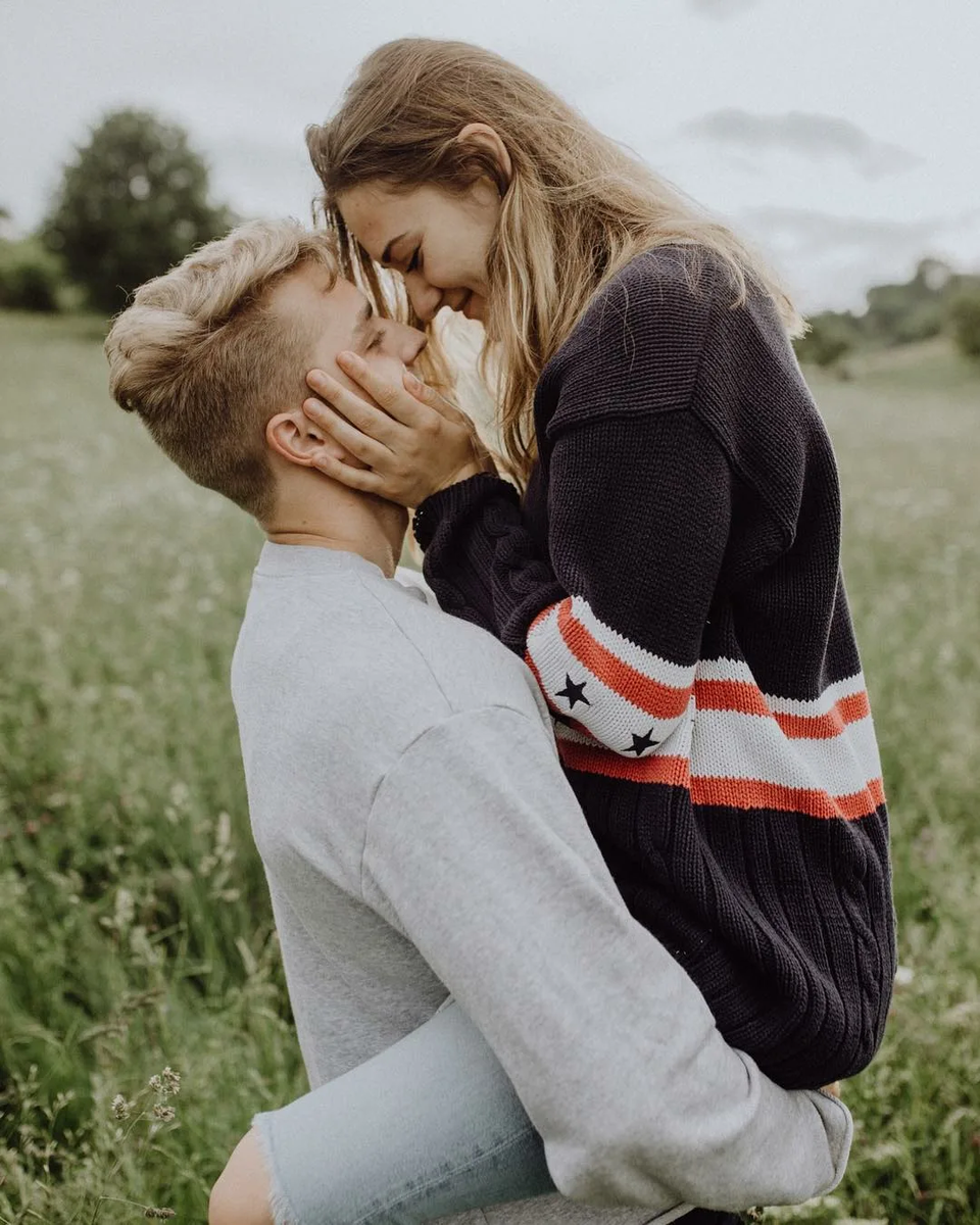 Какая пара у к. Это шикарная пара надпись. Какая пара у её?. Элегантные мужчина и женщина. Молодые пары.