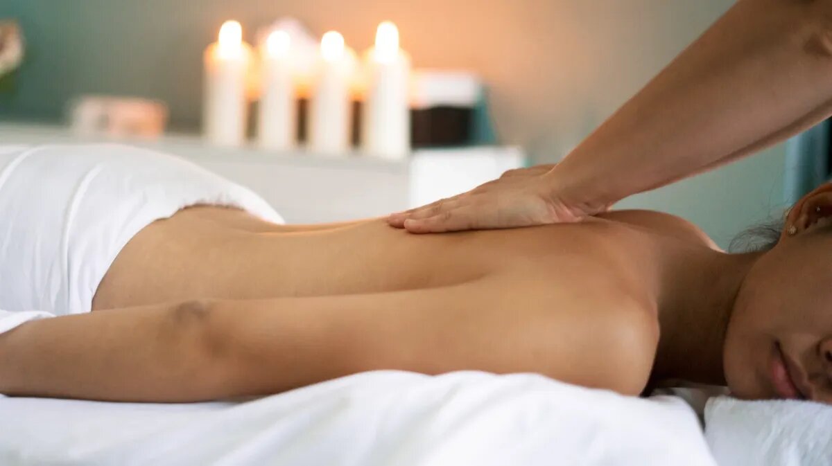 Массаж должен проводить профессионал для достижения нужного эффекта. Фото: www.piqsels.com