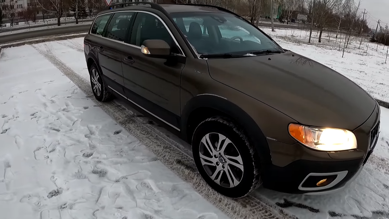     Универсал повышенной проходимости Volvo XC70. Фото: YouTube.com