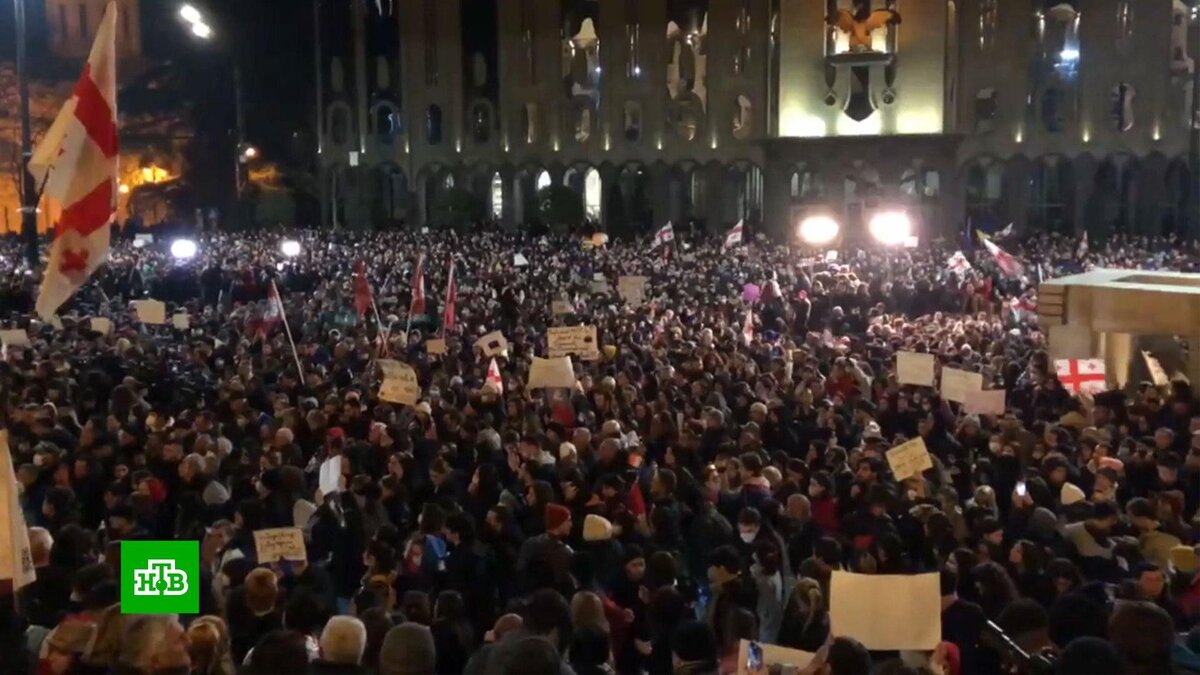    В Грузии оппозиция требует от депутатов проголосовать против скандального законопроекта