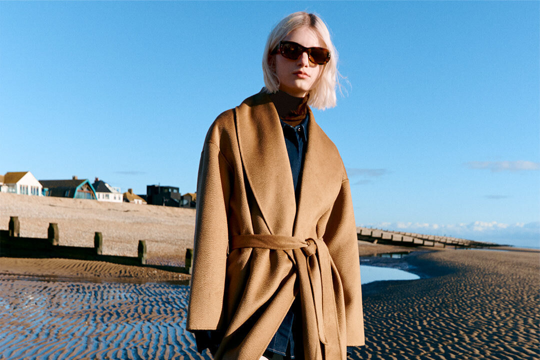     С чем носить пальто-халат, чтобы выглядеть стройнее