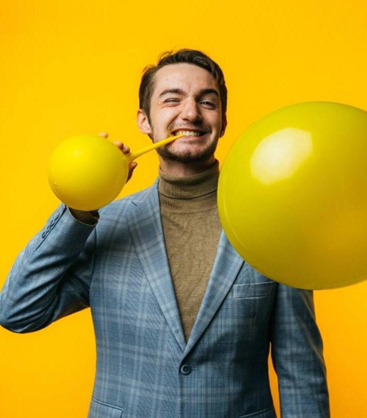 Крутой ведущий обязательно создаст правильную атмосферу на празднике