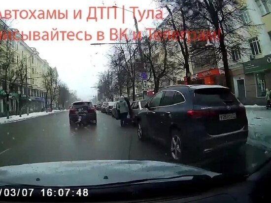     фото: Кадр из видео паблика "Автохамы и ДТП | Тула" ВКонтакте