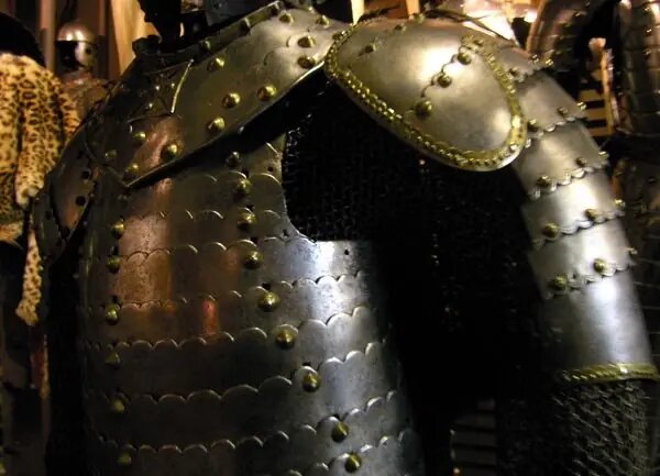 Плечевая броня