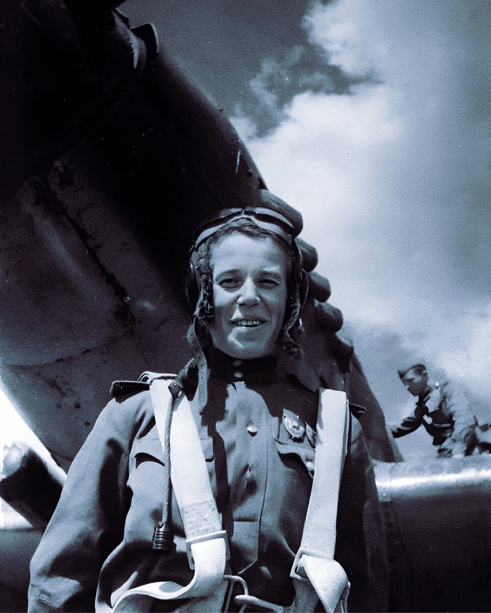 Женщина летчица герой советского союза