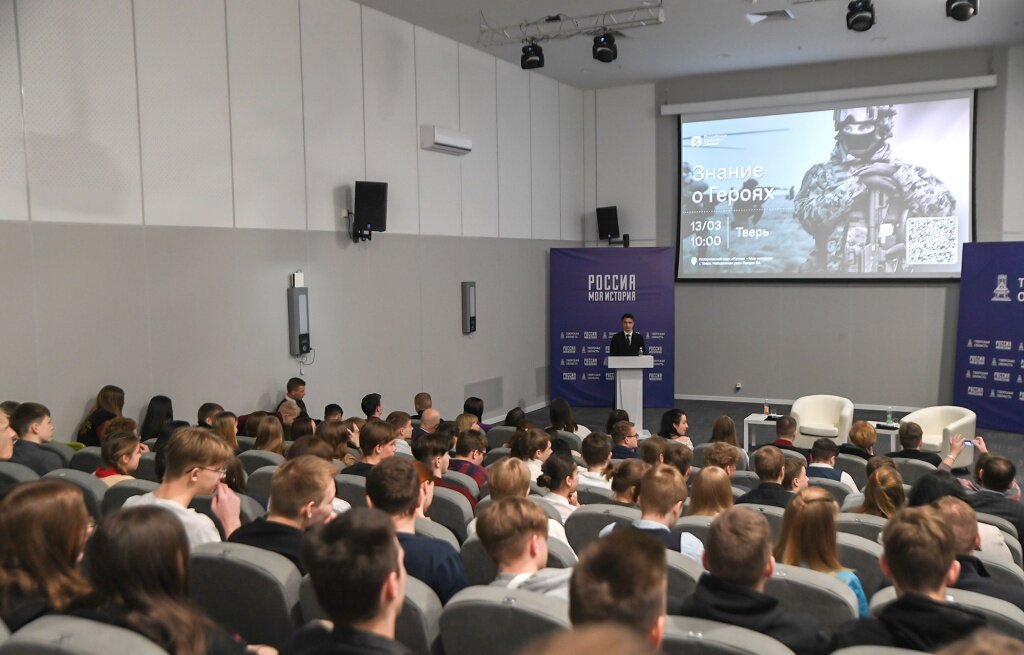 В Твери историки, космонавты и ветераны несут новое «Знание о Героях»