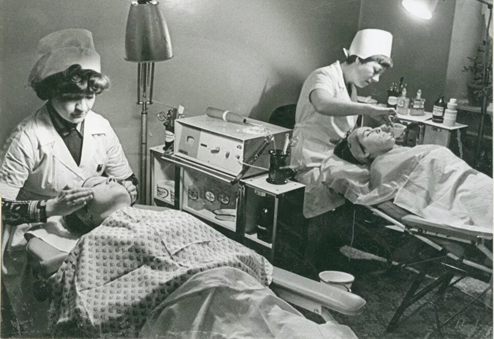      Косметологический кабинет времен СССР