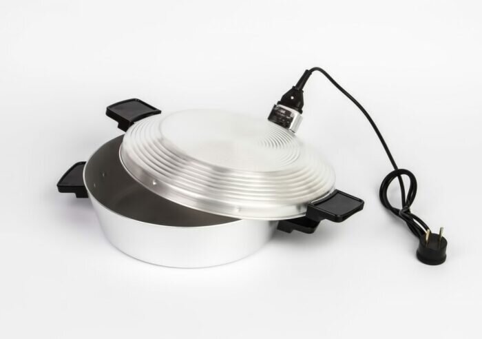  В электропечи «Чудо» можно готовить, не боясь, что еда подгорит. /Фото: posudaguide.ru