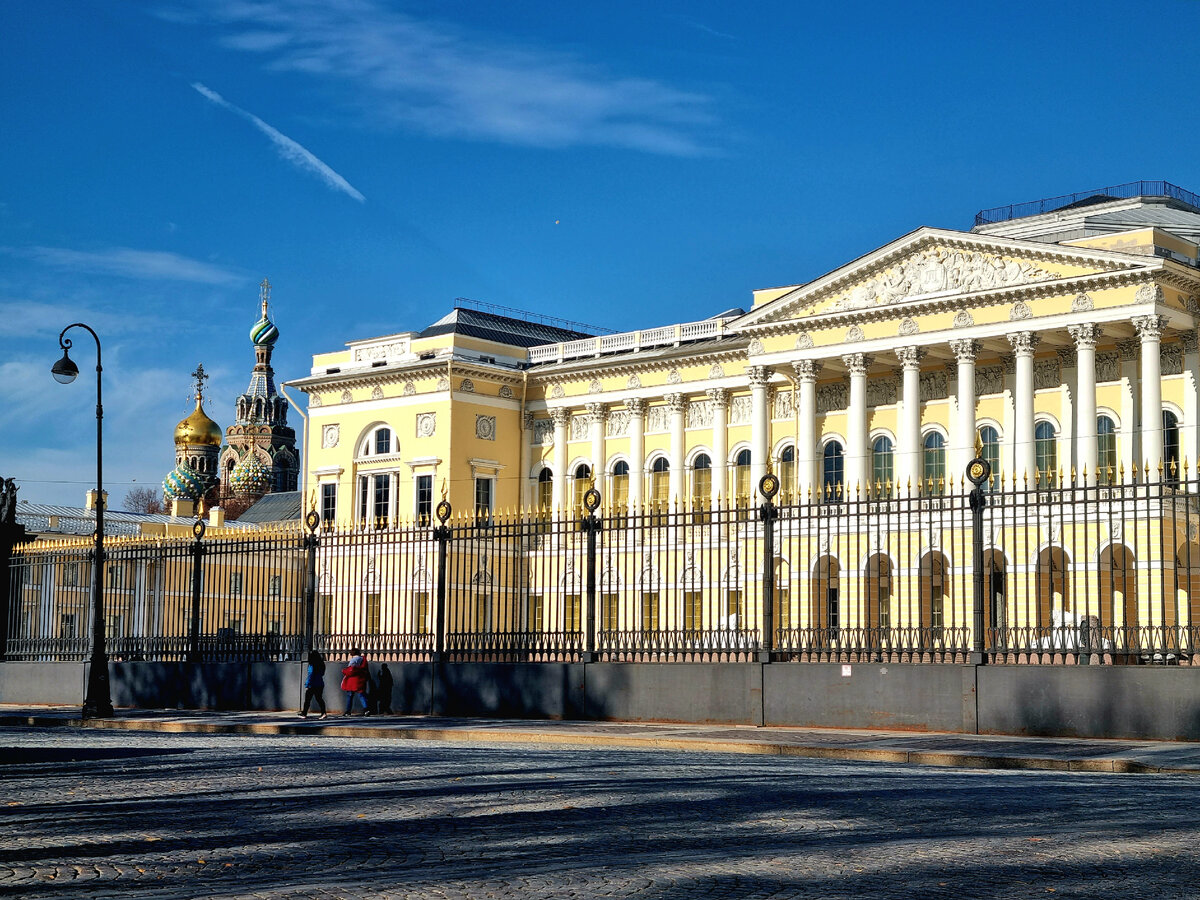 Михайловский дворец, где Александр II пил чай с кузиной