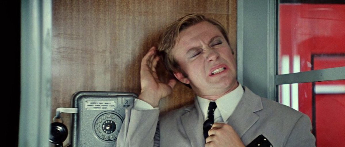 Иллюстрация № 4. Кадр из комедии «Бриллиантовая рука» (1968 г.). Источник: https://pbs.twimg.com/media/Eqvk_p8XYAEr5vd?format=jpg&name=medium
