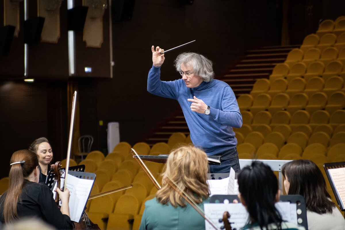    Один из первых дирижеров сургутского симфонического оркестра – про роль музыкального коллектива в жизни города