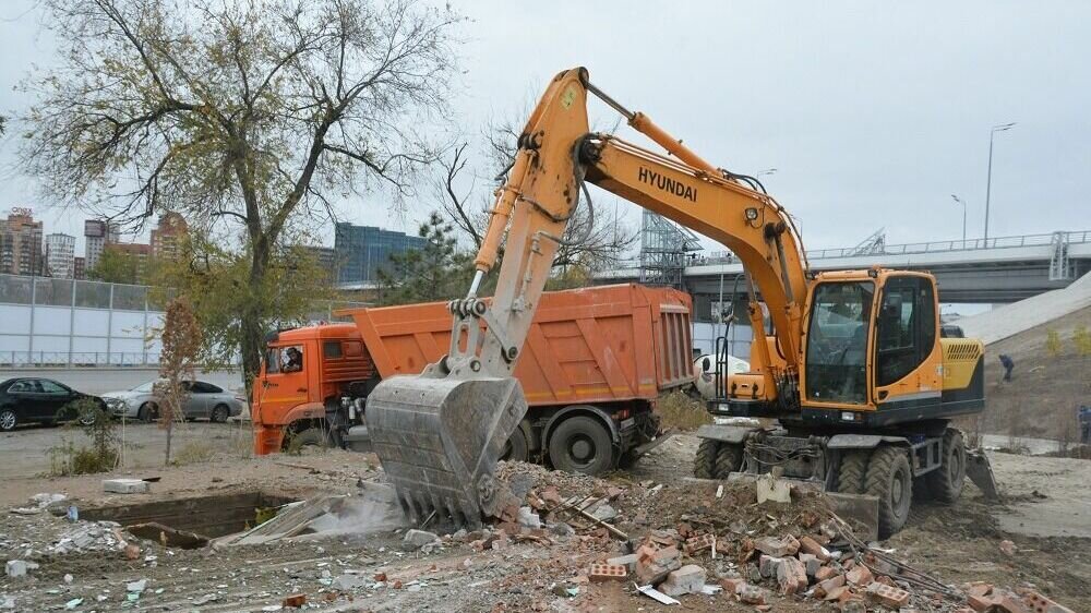     В Ростове сносу подлежат практически все аварийные дома, не признанные объектом культурного наследия, заявили в администрации города.