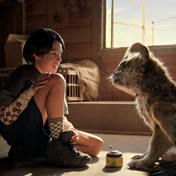     Дети приручают чупакабру в трейлере «Чупы»