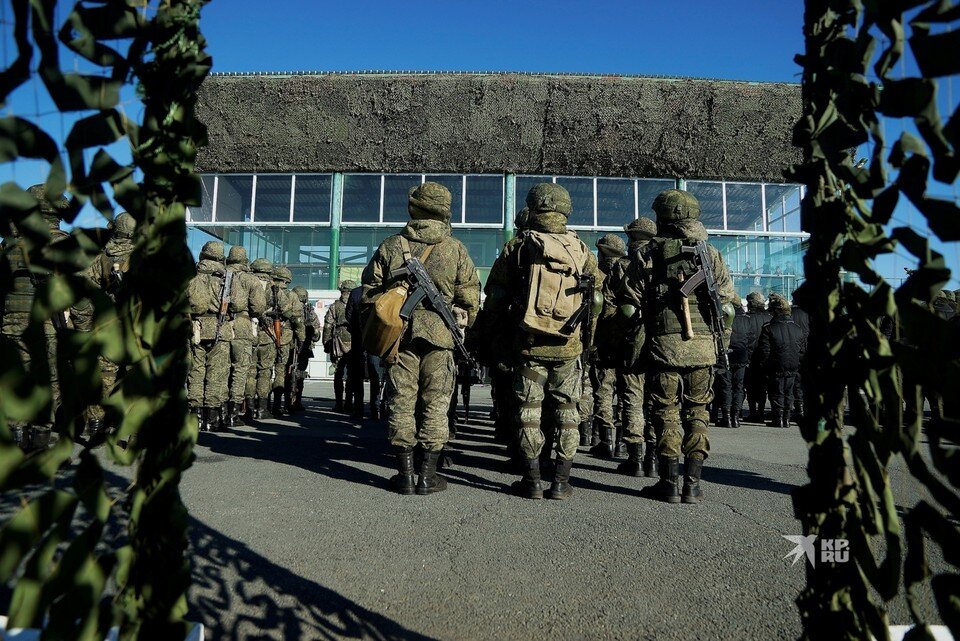     Новобранцы из Свердловской области будут проходить службу в четырех военных округах Алексей БУЛАТОВ