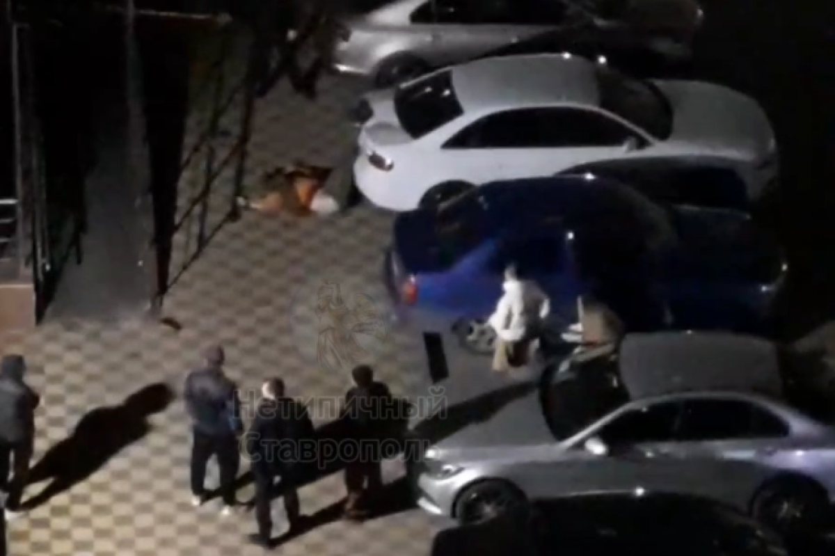    Мужчина выпал из окна многоэтажного дома на улице Тухачевского в Ставрополе