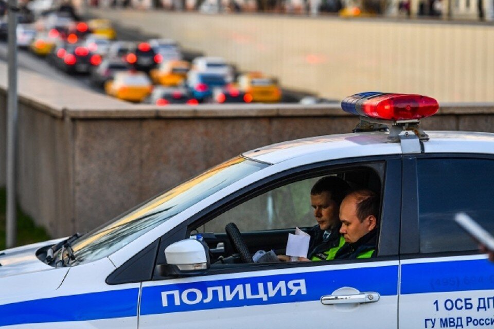     Пьяный новосибирец устроил дебош в парикмахерской и стащил сломанную колонку. Виктор ГУСЕЙНОВ