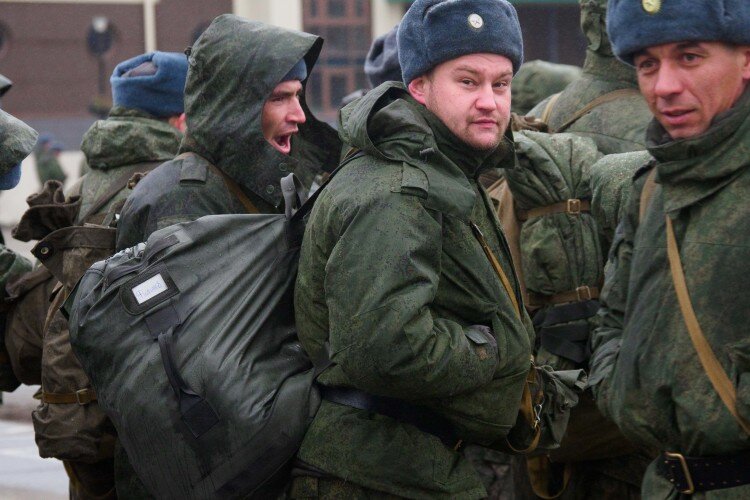    «Мы можем провести пять мобилизаций, собрать армию в 2 миллиона человек и пройтись по Украине катком. Но тогда доллар будет точно по 200 рублей, экономика начнет стагнировать, потому что будем выпускать одни снаряды, как во время Великой Отечественной войны, начнутся проблемы в тылу» Фото: «БИЗНЕС Online»