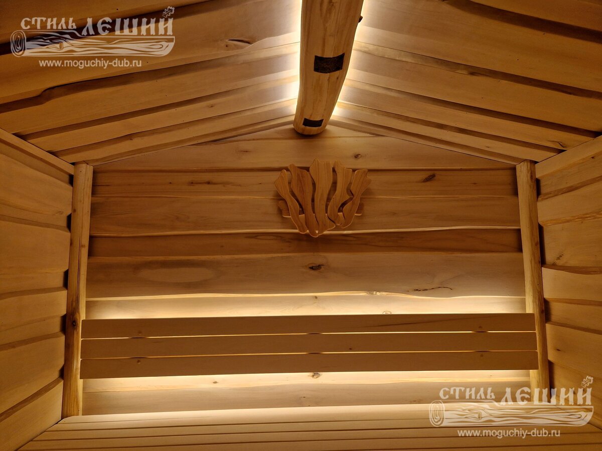 Конёк из липопого полубревна с медными латками