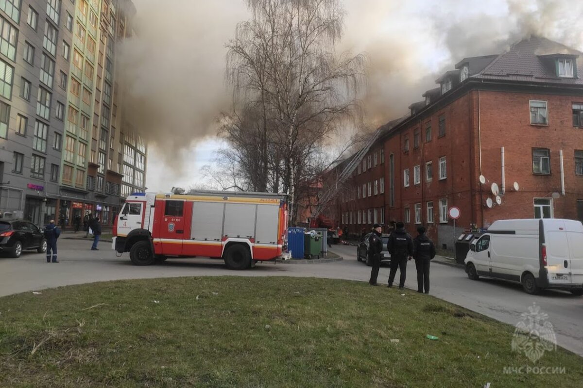 На улице Артиллерийской в Калининграде произошёл пожар в жилом доме: есть  погибший | Калининград.Ru | Дзен