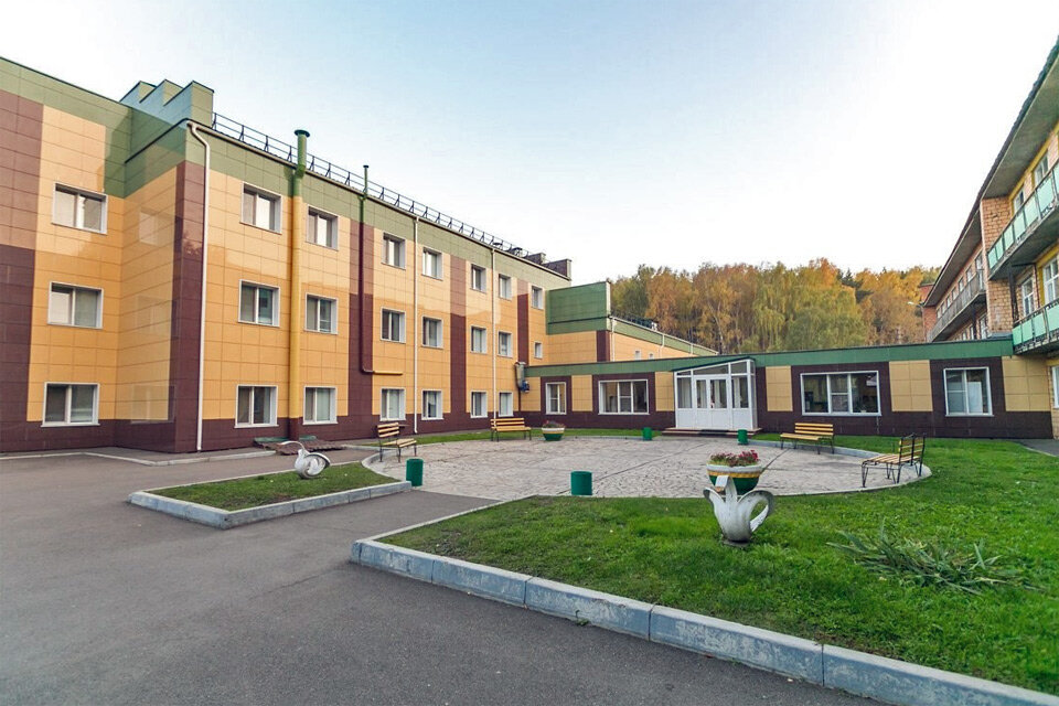     МАУ «Спортивно-оздоровительный комплекс «Лесной» расположен в Красноярске на ул. Стасовой – здесь накануне прошли обыски