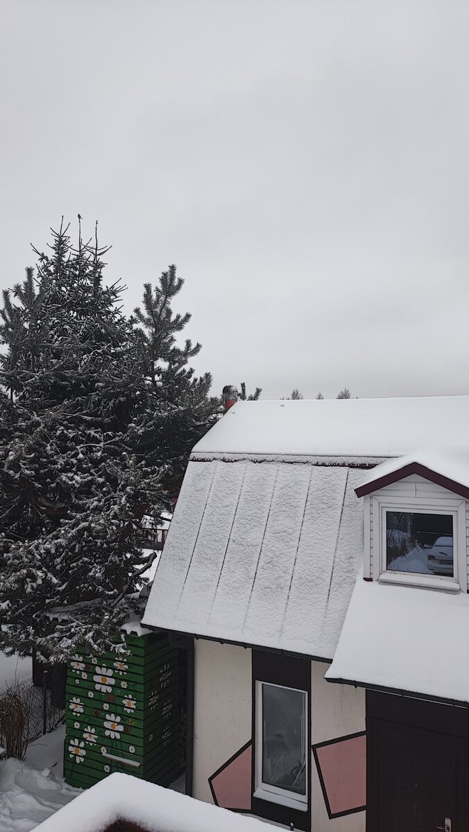 Даже с сосульками он продолжает крутиться! Но при более сильном ветре!