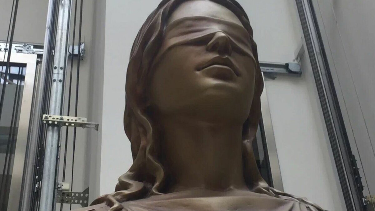     В Набережных Челнах суд конфисковал у подростка автомобиль за то, что он был за рулем в нетрезвом виде. Госавтоинспекторы поймали его на парковке торгового центра. Об этом сообщила пресс-служба городского суда.