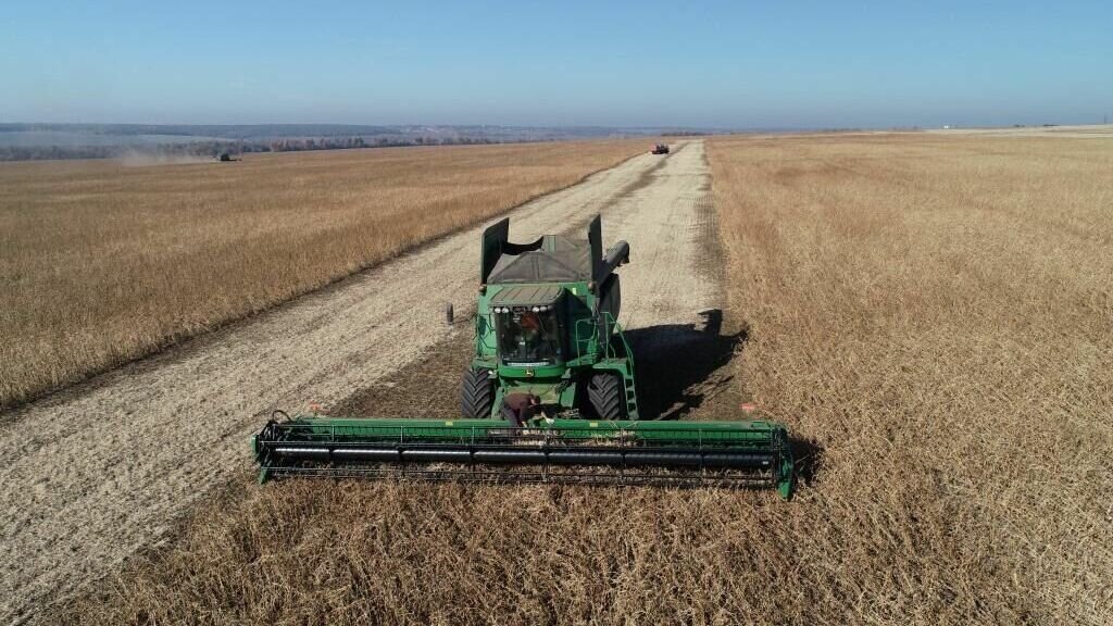     В 2022 году доля отечественной сельхозтехники в российском агропроме превысила 60%. Об этом сообщила директор департамента сельскохозяйственного, пищевого и строительно-дорожного машиностроения Минпромторга Мария Елкина на круглом столе в Совфеде.