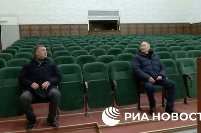    Что Владимир Путин делал в Мариуполе?