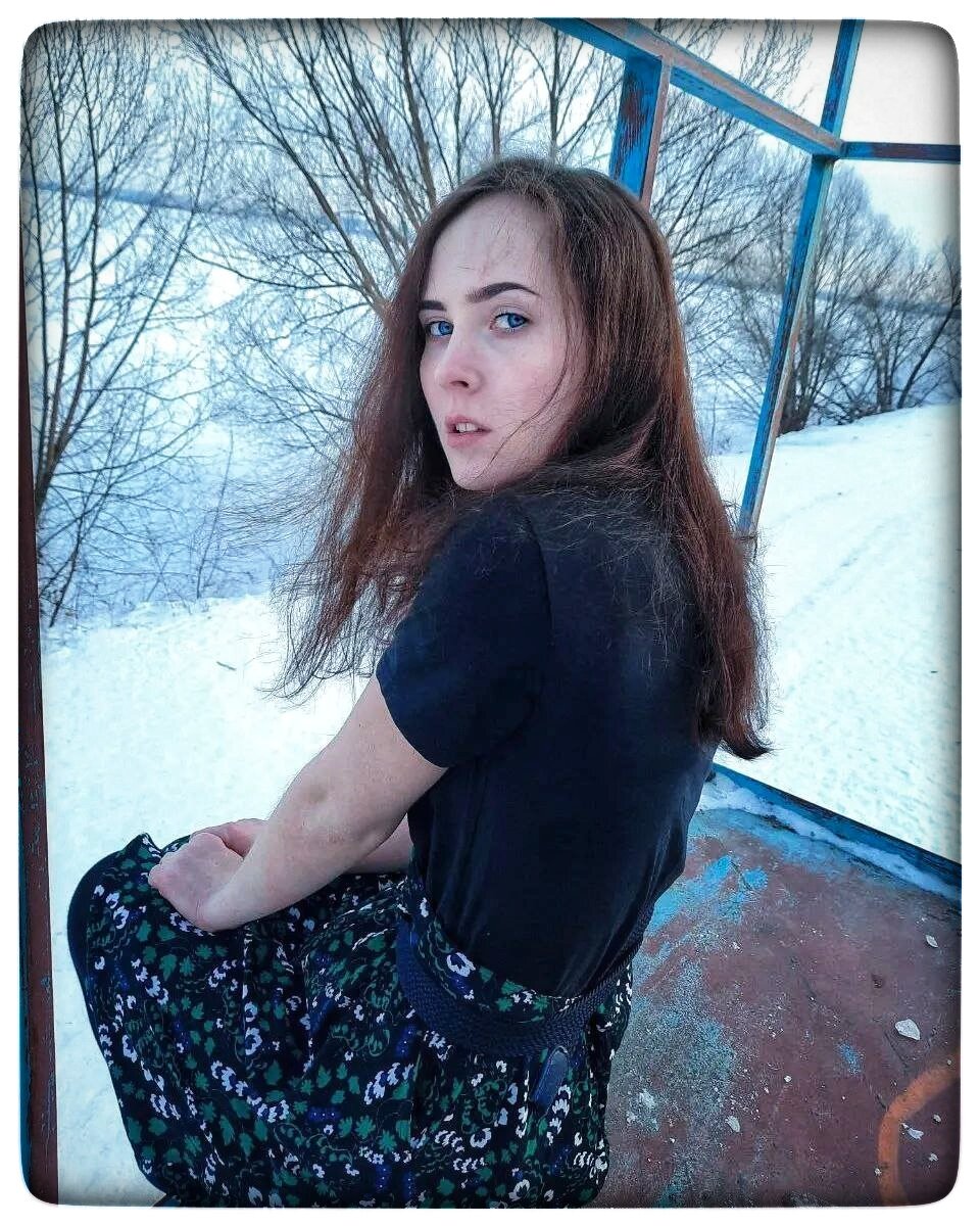 Что бы не творили твои близкие за порогом, это тебя уже не касается. Это их жизнь.