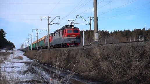 Электровоз ВЛ80С-136 с перегоняемым ЭП1-375 и коротким составом.