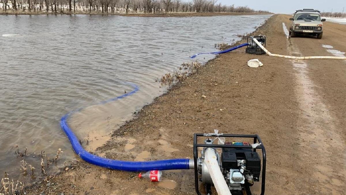    Спецтехника по откачке воды:пресс-служба МЧС РК