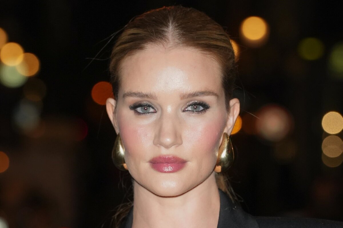     С чем носить кожаный пиджак — стильный вариант от Роузи Хантингтон-Уайтли