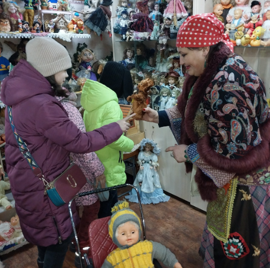 В дни школьных каникул Псковский частный музей винтажной куклы. приглашает псковичей и гостей нашего города на уникальные экскурсии в кукольную страну, мир детства и сказки.