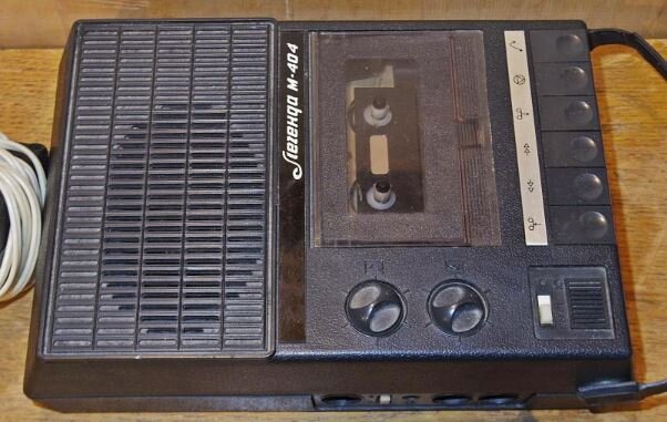 Рис. 1. Кассетный магнитофон Легенда 404 (Источник фото https://priborazbor.ru/)