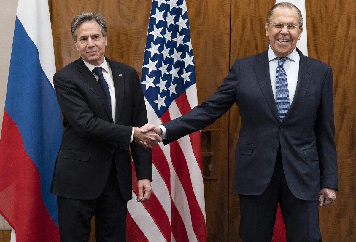     Госсекретарь США Энтони Блинкен и Сергей Лавров / AP / Alex Brandon, Pool
