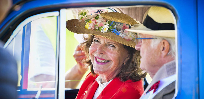    Шведский король вернулся из отпуска и приступил к работе