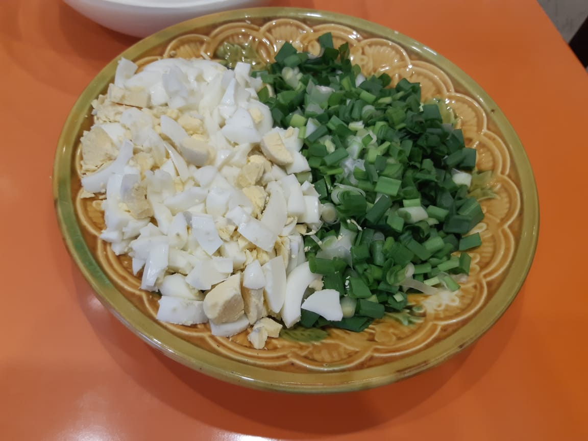 Ленивые пирожки на кефире с яйцом, зеленым луком на сковороде рецепт с фото пошагово
