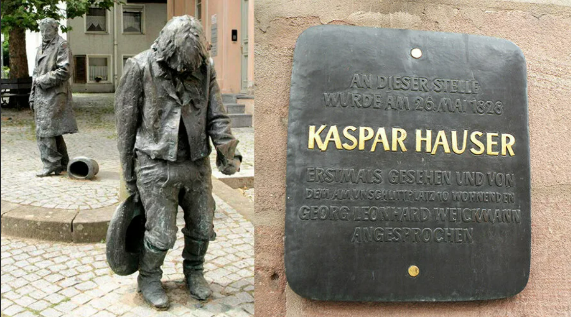 Памятник Каспару Хаузеру и табличка, указывающая, что на этом месте он был впервые замечен.