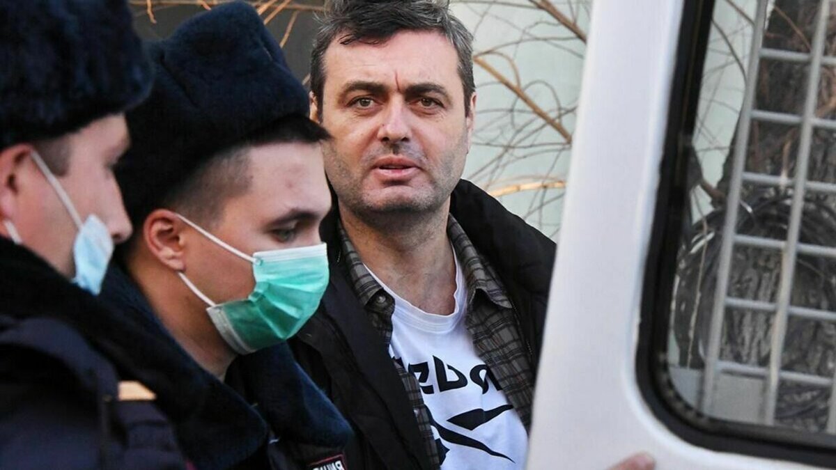     Новое слушание по делу депутата Артема Самсонова пройдет 29 марта в 11:30 в Приморье. По версии следствия он показал 11-летнему мальчику фаллоимитатор, наглядно продемонстрировал способы его использования, однако сменил СИЗО на домашний арест — его дальнейшая судьба скоро решится.