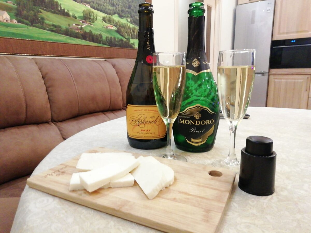 Адыгейский сыр, как на контрасте, соленого и сладкого