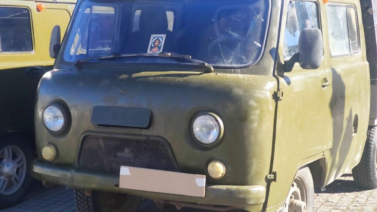     Жители Удмуртии отправили участникам военной спецоперации еще три автомобиля УАЗ с гуманитарной помощью.