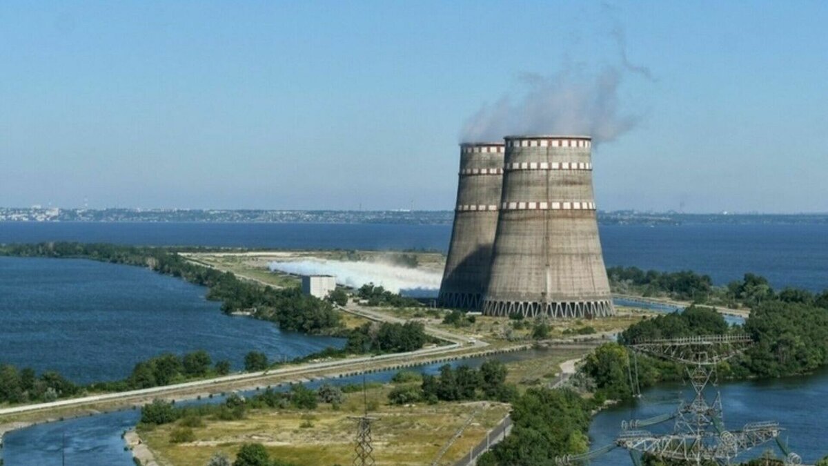     Делегация Международного агентства по атомной энергии (МАГАТЭ) прибыла на Запорожскую АЭС в Энергодаре. Об этом сообщает корреспондент «Интерфакса».