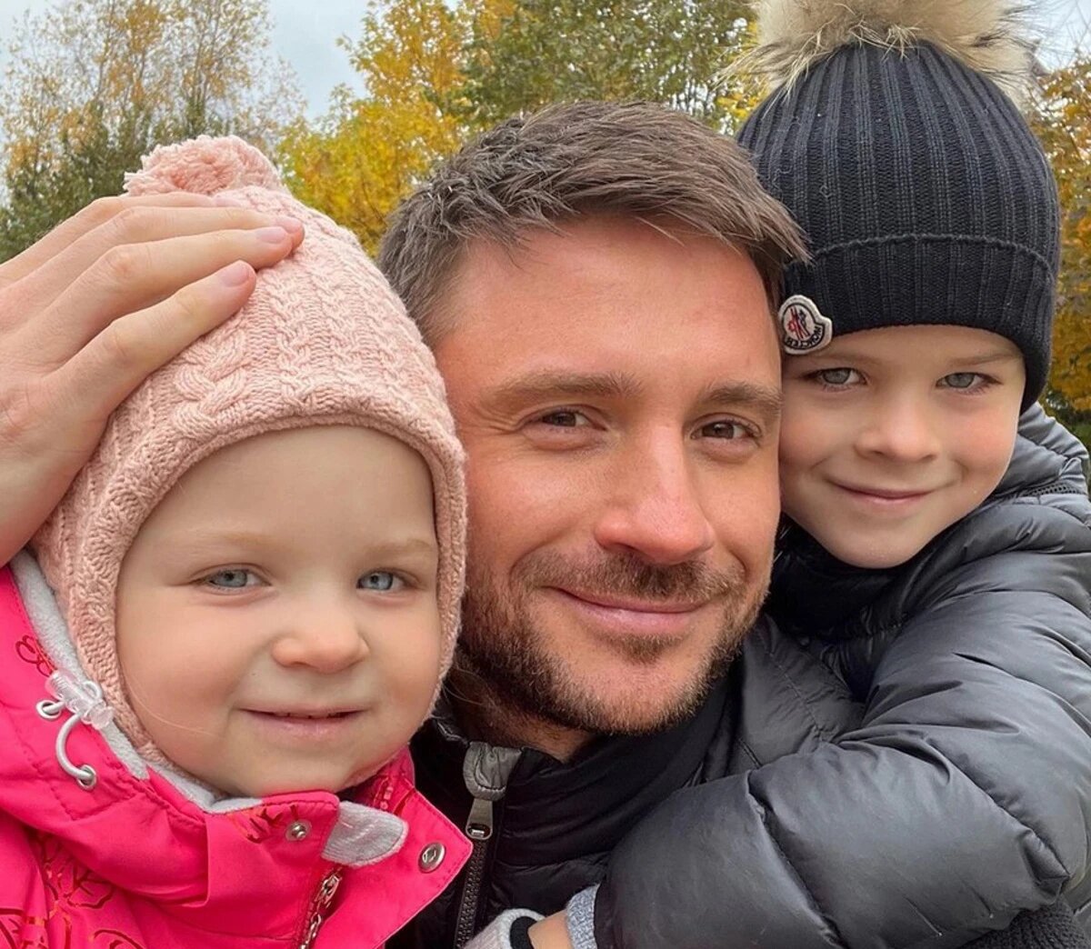 Осенний снимок с детьми. Фото: vk.com/sergeylazarev