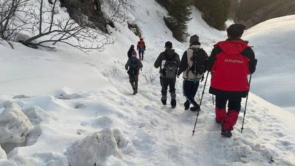    Спасатели в горах Алматы:МЧС РК